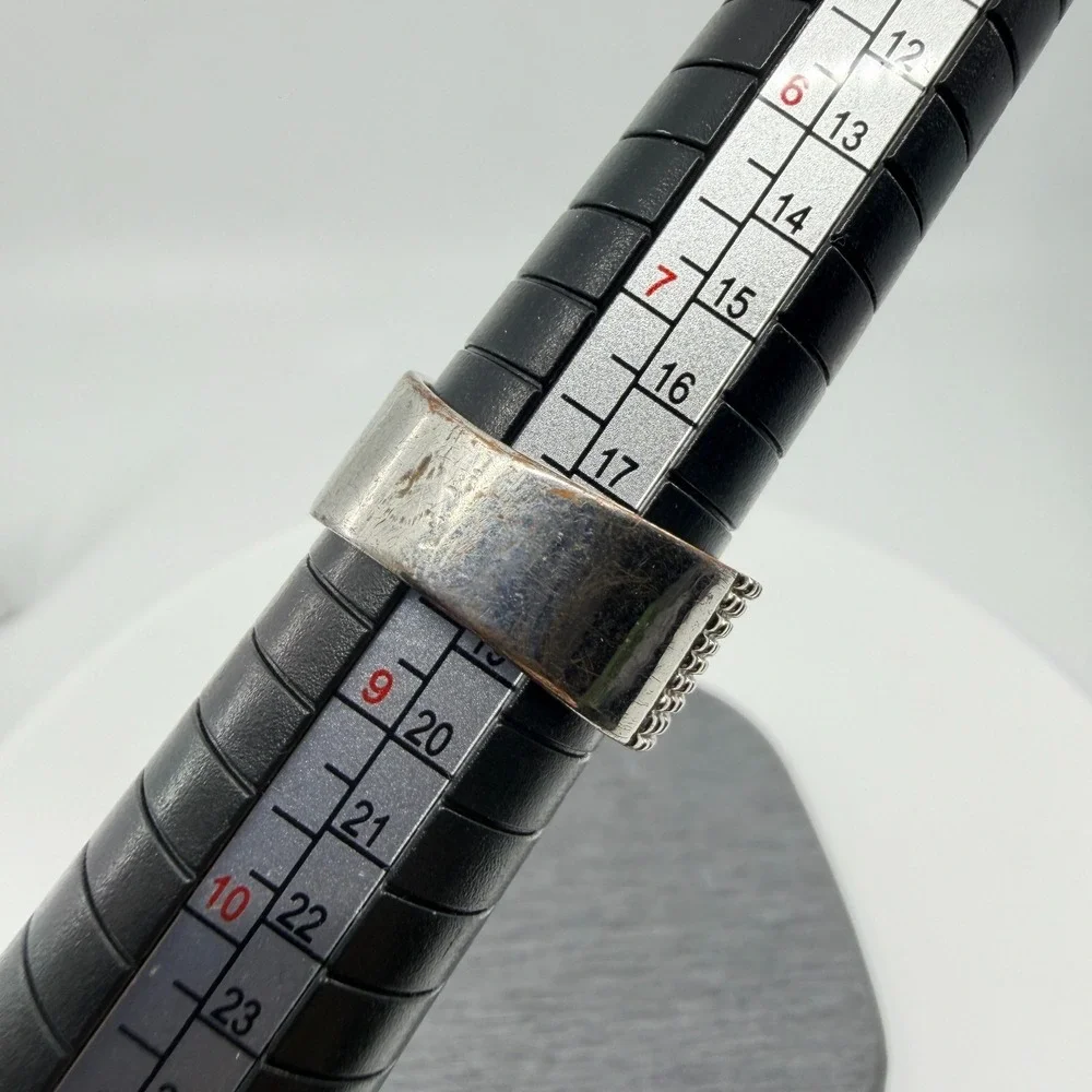 Vtg Silver Tone Black Oval Faceted Stone Ring Textured Band Gothic Statement Y2K